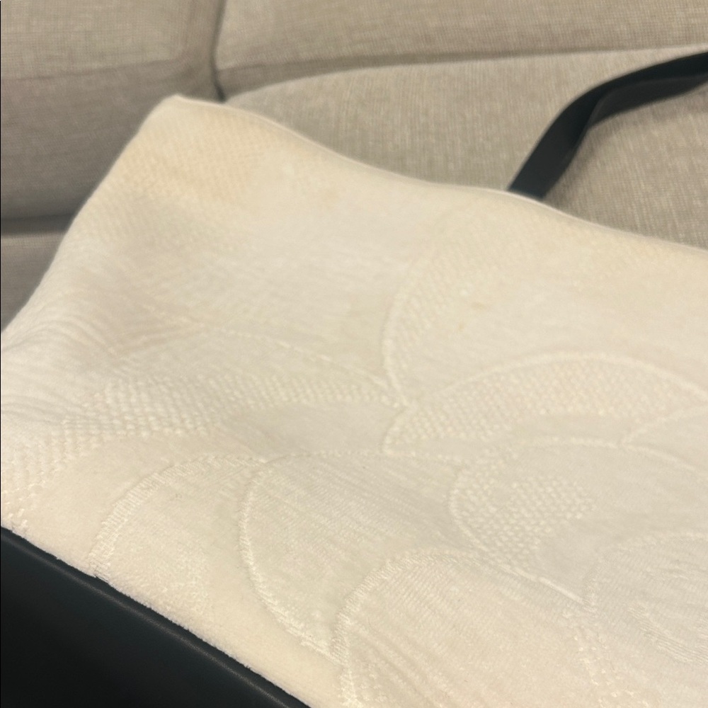 Chanel Elegant Cream Tote / beach Bag with tags! - Picture 11 of 16